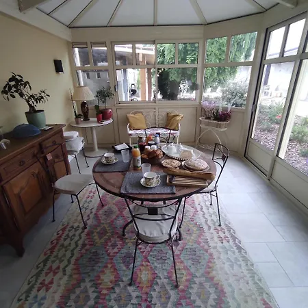 Oda ve Kahvaltı L'acacia 3*